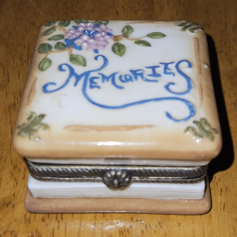 Floral Trinket Box with 'Memories' Design By "A Special Place" 1998